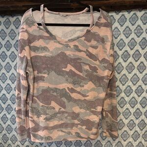 Camo Peekaboo Shoulder Sweater Size Large